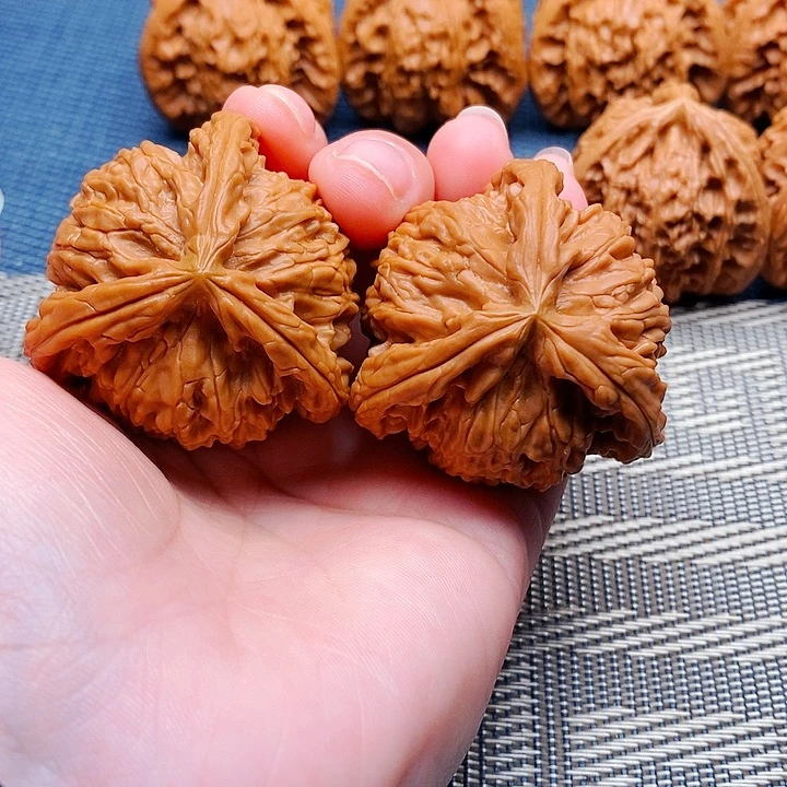 马***龙吊坠文玩核桃三棱