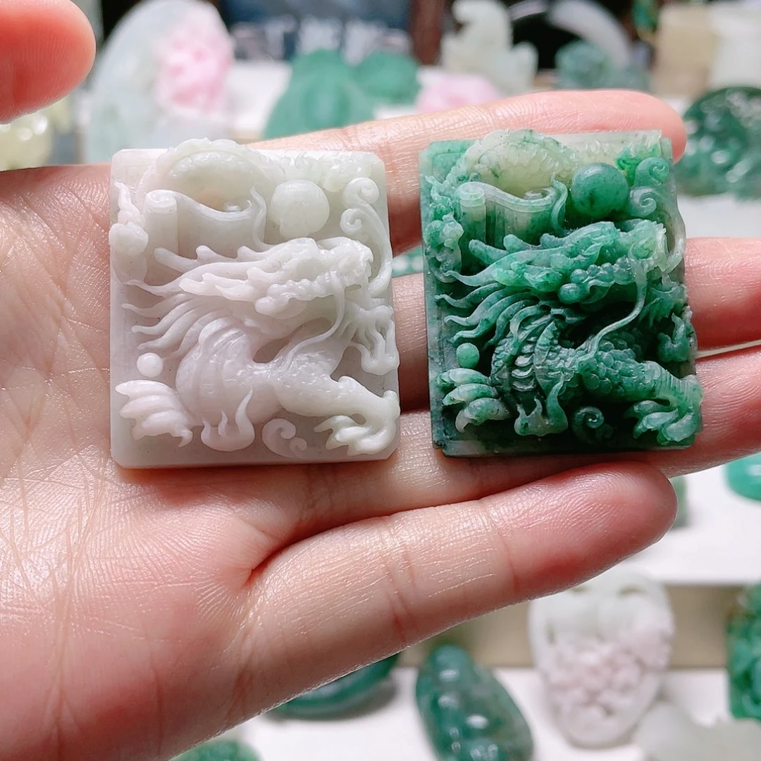 独山玉未镶嵌颈饰郎****在