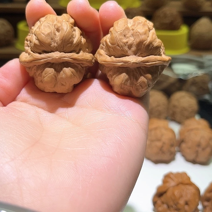 文玩核桃吊坠蛤蟆头浮黄36