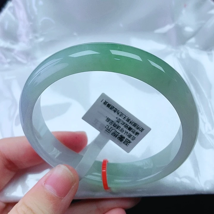 明***好翡翠手镯未镶嵌54圈