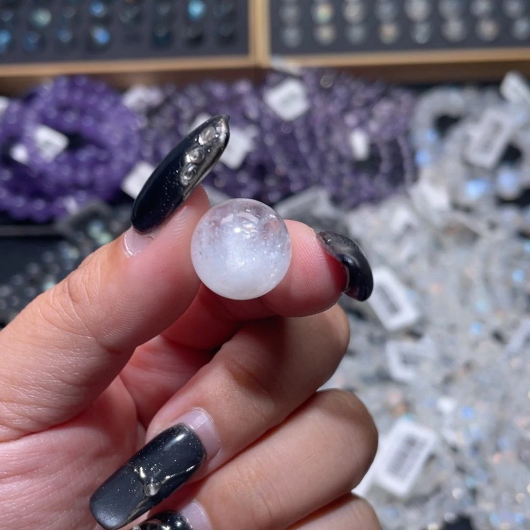 椰****未镶嵌颈饰水晶彩虹白幽灵单珠14.8mm