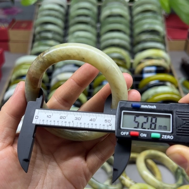 蛇纹石玉未镶嵌手镯118