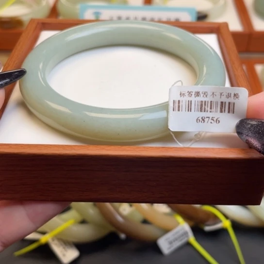 【闪购商品】未镶嵌手镯和田玉60.2 圆条