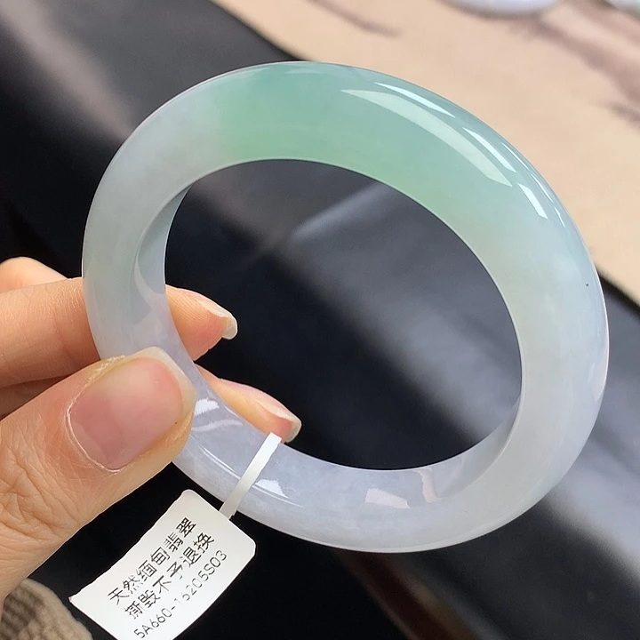 翡翠未镶嵌手镯甜绿