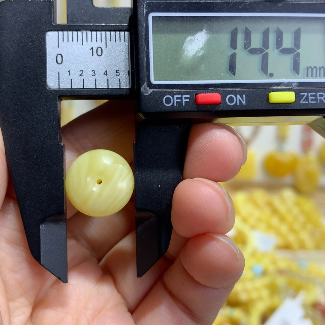 蜜蜡未镶嵌裸石扣子