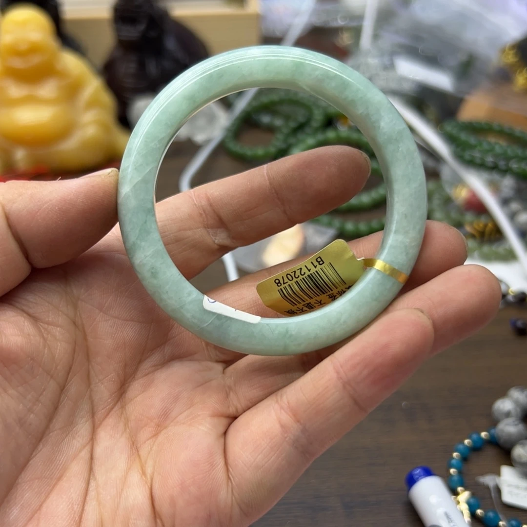 翡翠未镶嵌手镯52.6圈围36瑕