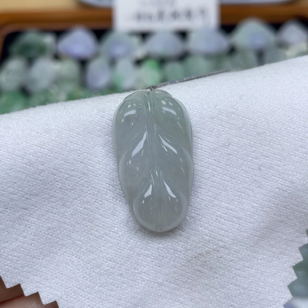 颈饰未镶嵌翡翠叶子