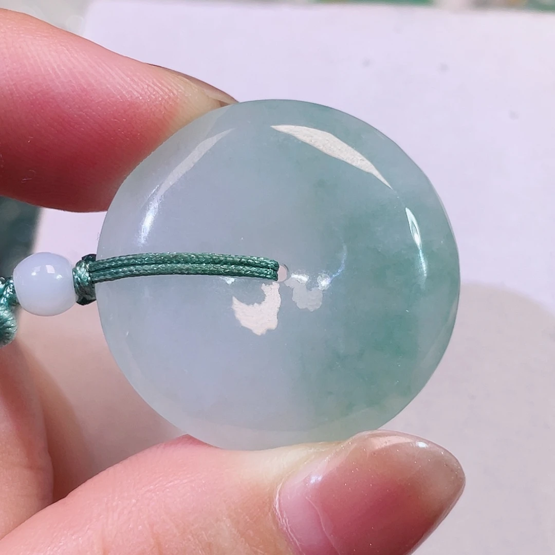 翡翠未镶嵌颈饰平安扣