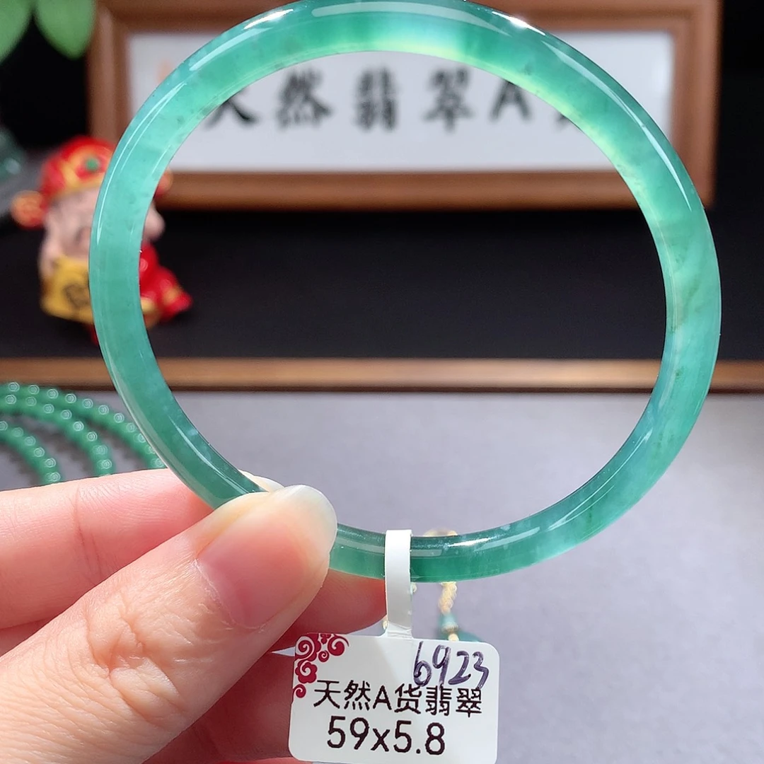 未镶嵌手镯（圆镯）翡翠