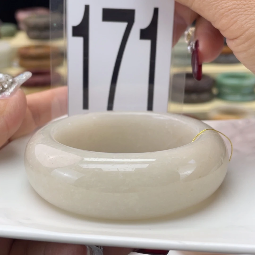 【闪购商品】石英质玉手镯未镶嵌