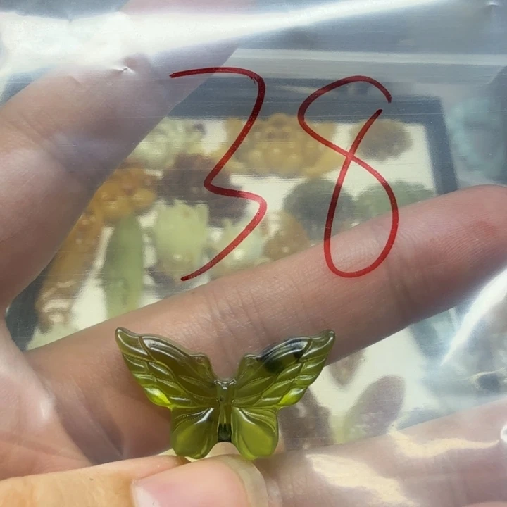 透闪石-蛇纹石玉吊坠未镶嵌