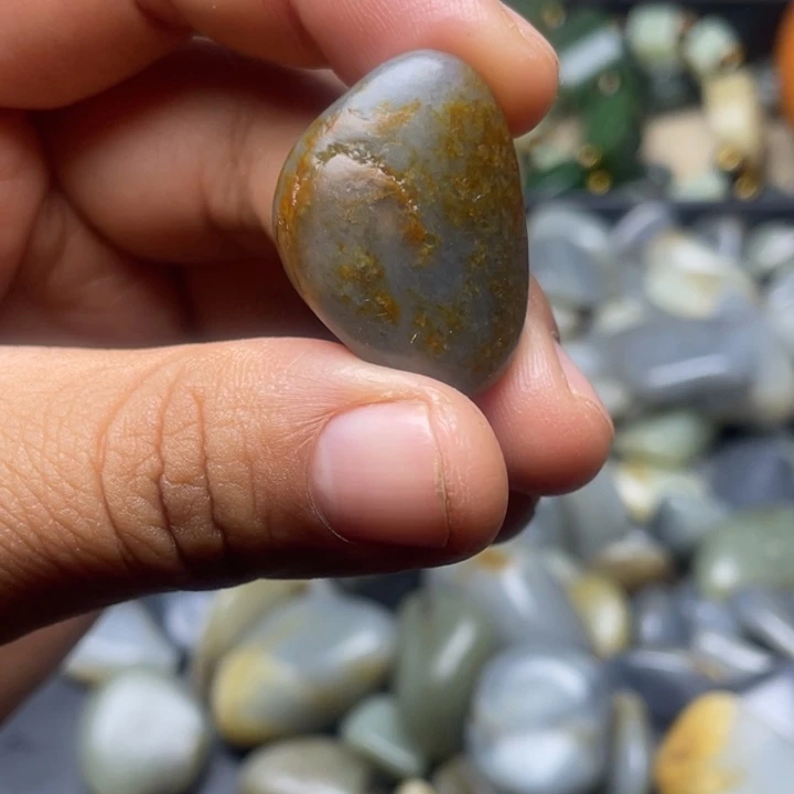 白***）软玉未镶嵌珠宝奇石有裂