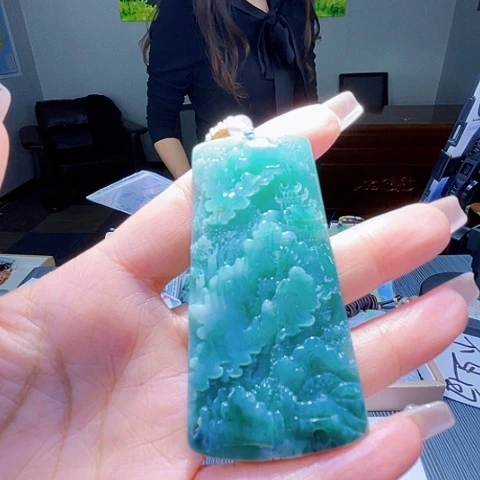颈饰未镶嵌翡翠一个