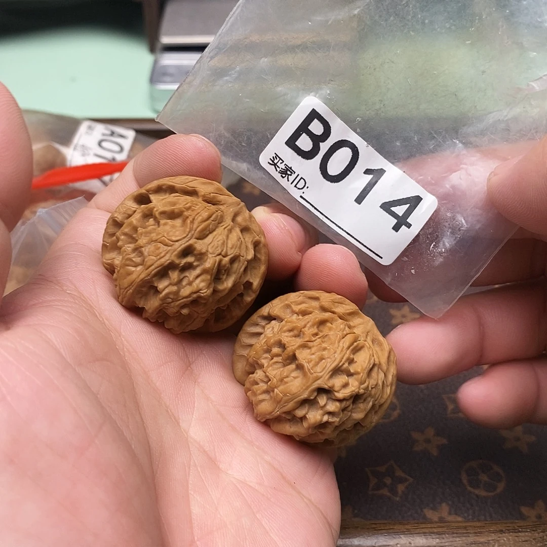 文玩核桃把件苹果园36尺。