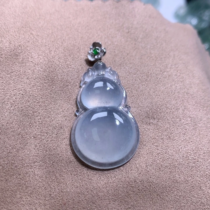 翡翠18K金镶嵌颈饰缅甸翡翠