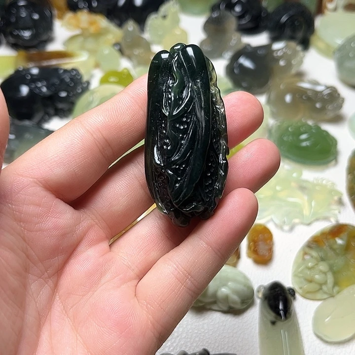 未镶嵌蛇纹石玉颈饰