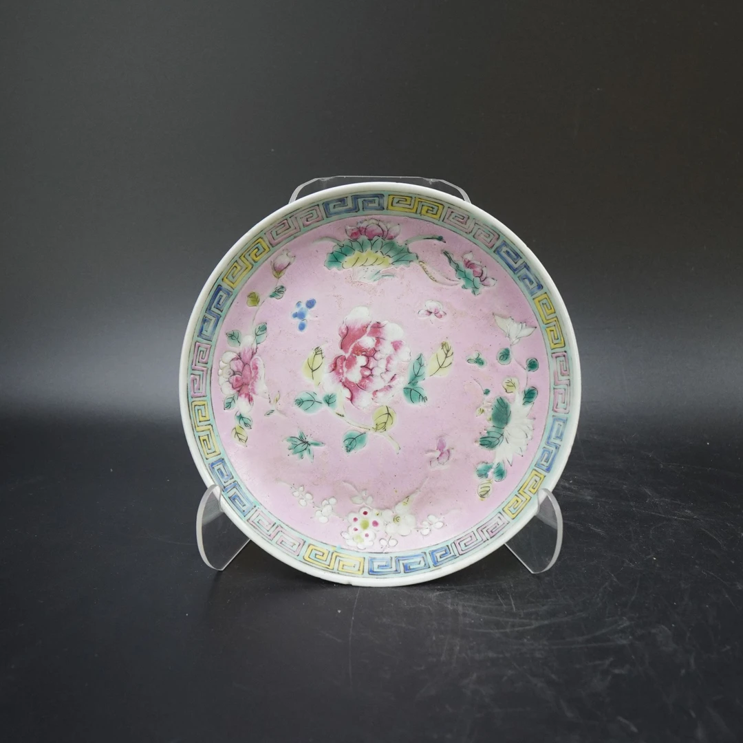 Lot.25070224民国色地粉彩花卉纹赏盘 直径：约17.4cm