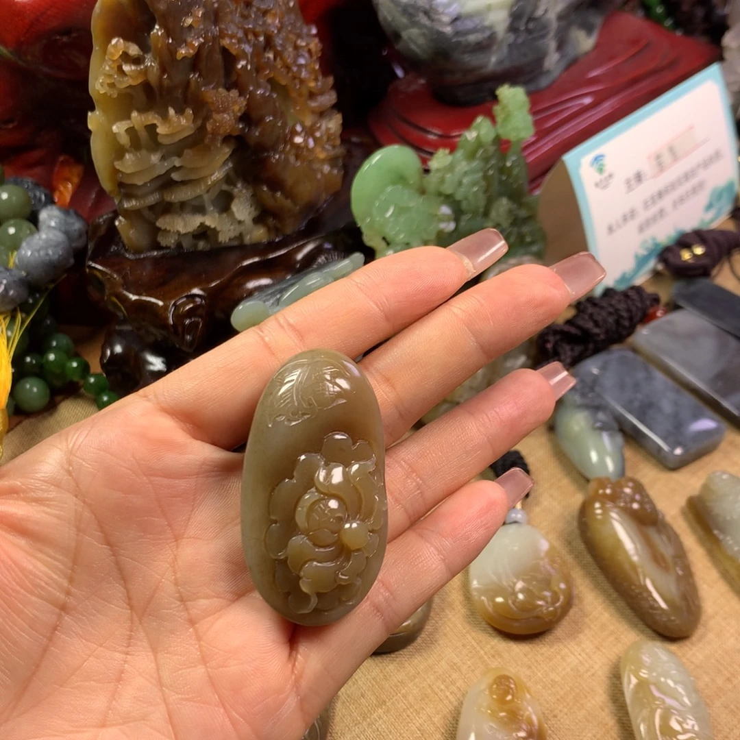 和田玉未镶嵌颈饰