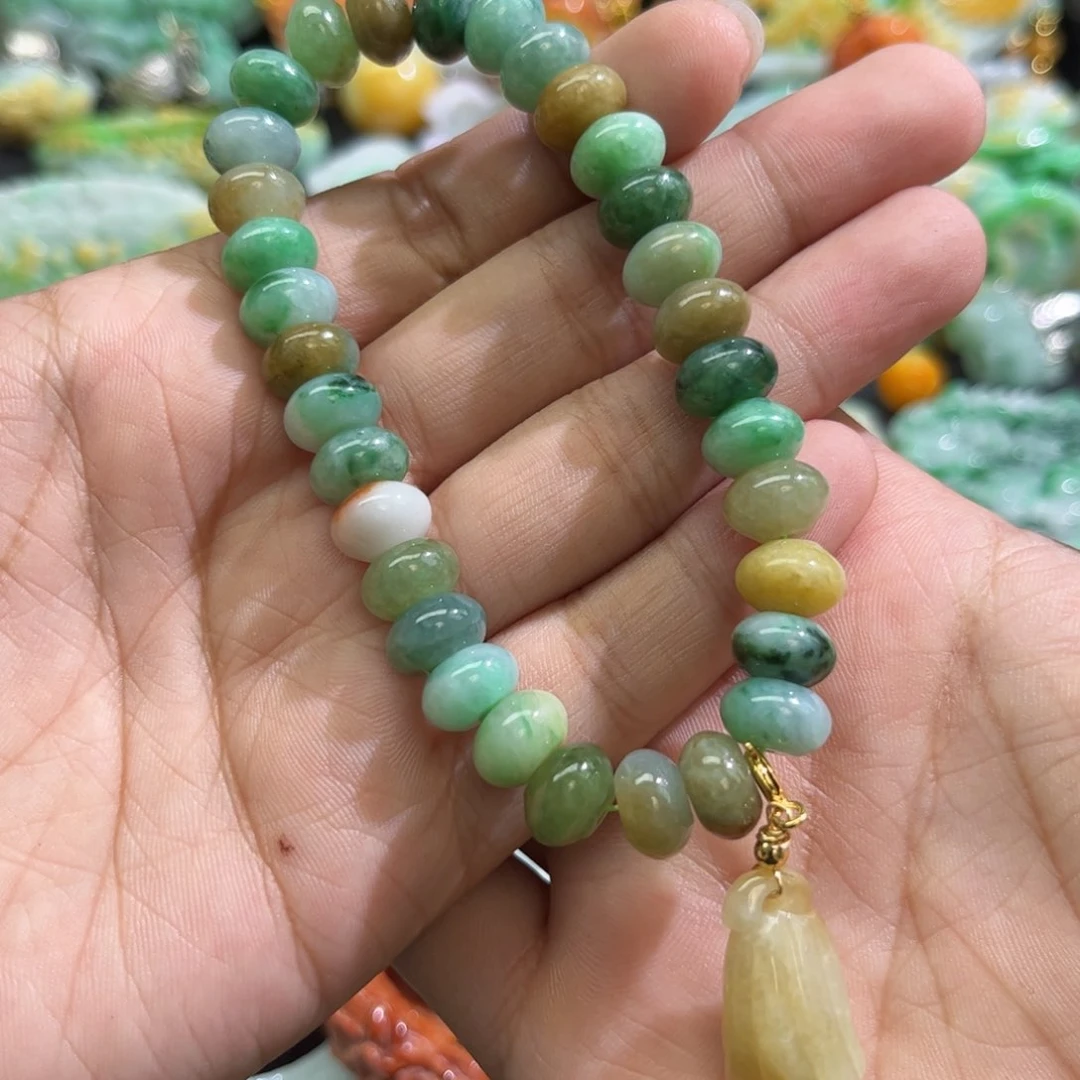 翡翠未镶嵌颈饰待编织