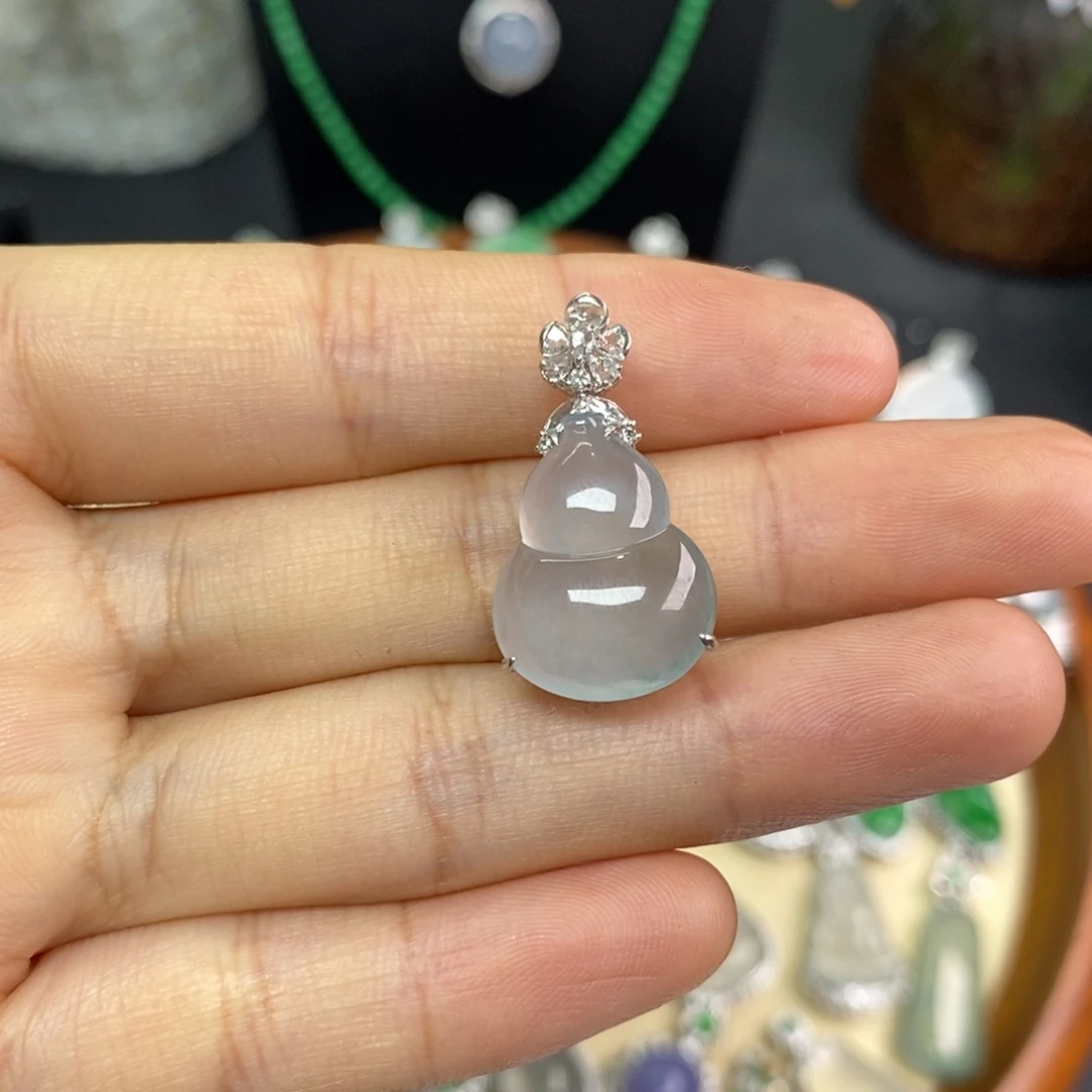 翡翠18K金镶嵌颈饰翡翠