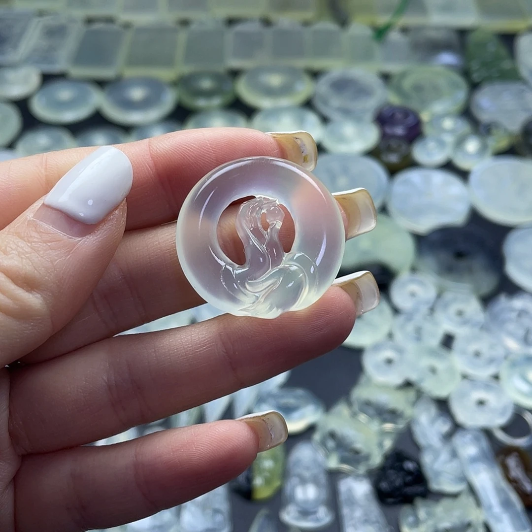 岫玉未镶嵌项圈掌上明珠