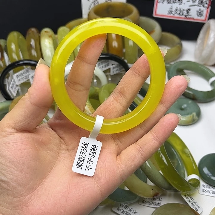 蛇纹石玉未镶嵌手镯