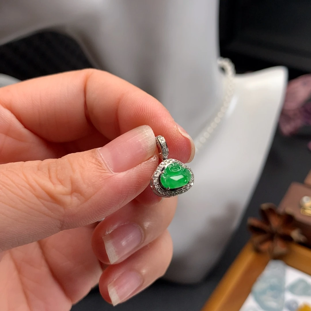 恩***子翡翠18K金镶嵌颈饰佛