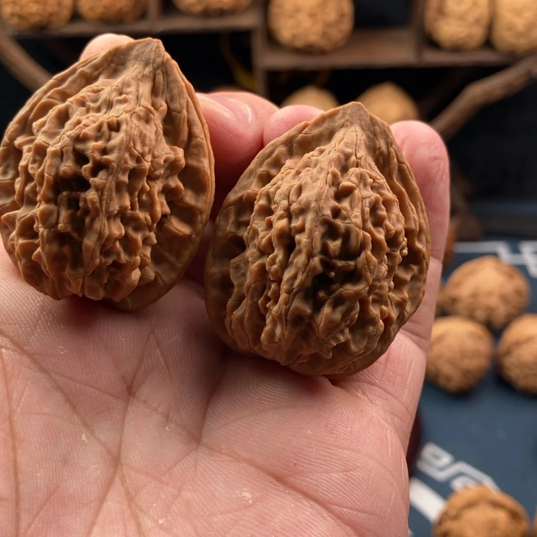 文玩核桃把件芜**飞野生鸡血莲花