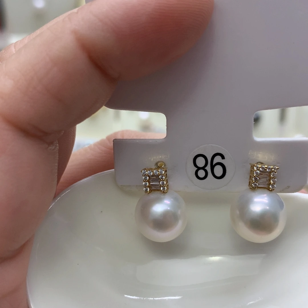 18K金镶嵌耳饰淡水珍珠