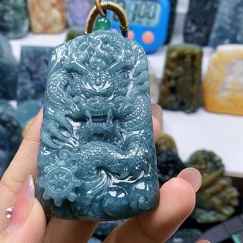 赫***斯未镶嵌定制翡翠龙