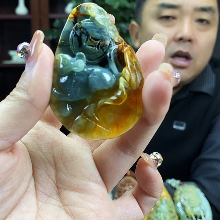 蛇纹石玉吊坠未镶嵌