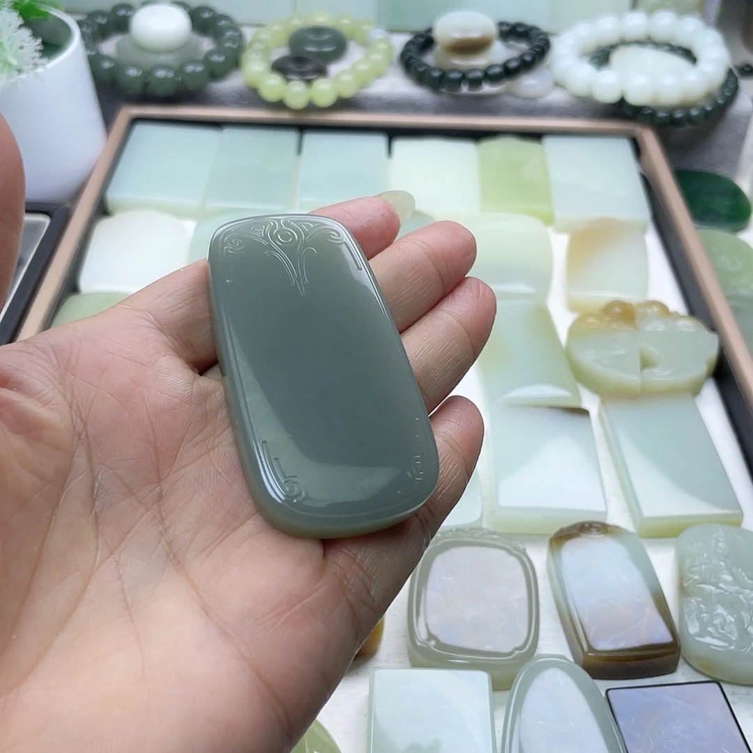 颈饰未镶嵌和田玉（糖玉）精*神
