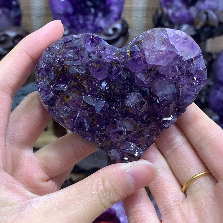 未镶嵌摆件紫晶钛晶爱心