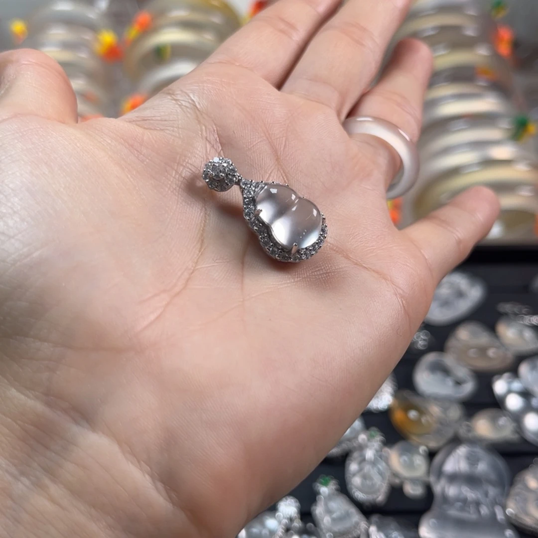 石英质玉颈饰未镶嵌