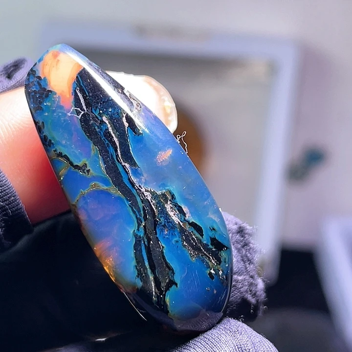 琥珀裸石未镶嵌，，