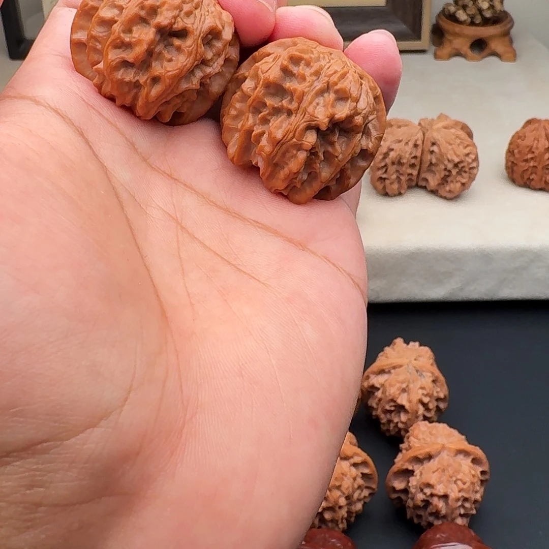 山***河文玩核桃吊坠蓟县红马蹄手工打底