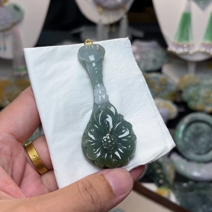 云***划颈饰未镶嵌翡翠吊坠