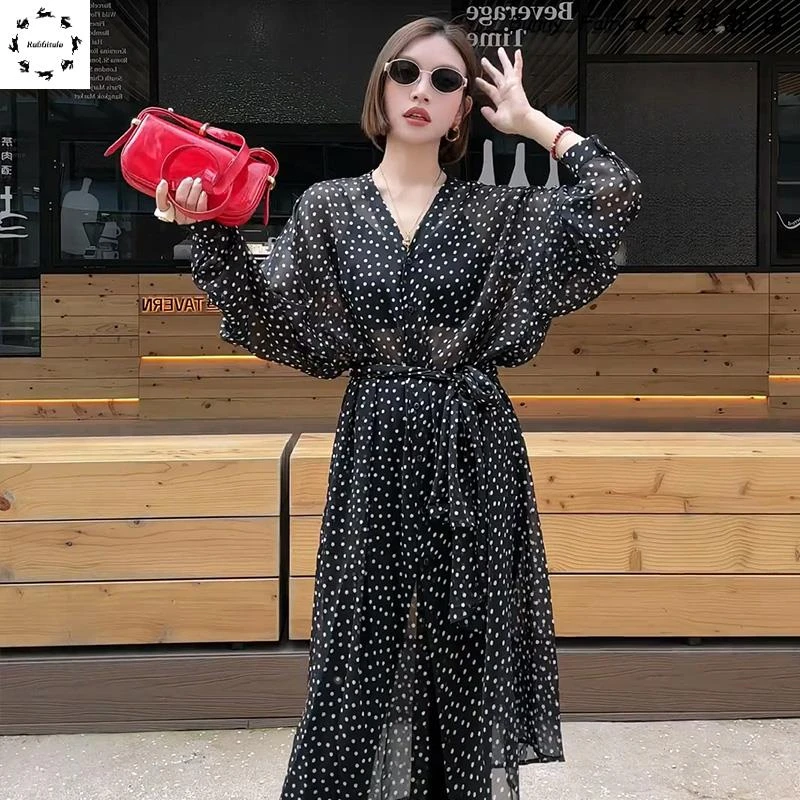 黑色波点雪纺长袖连衣裙女2025新款轻奢高级感法式过膝开叉罩长裙