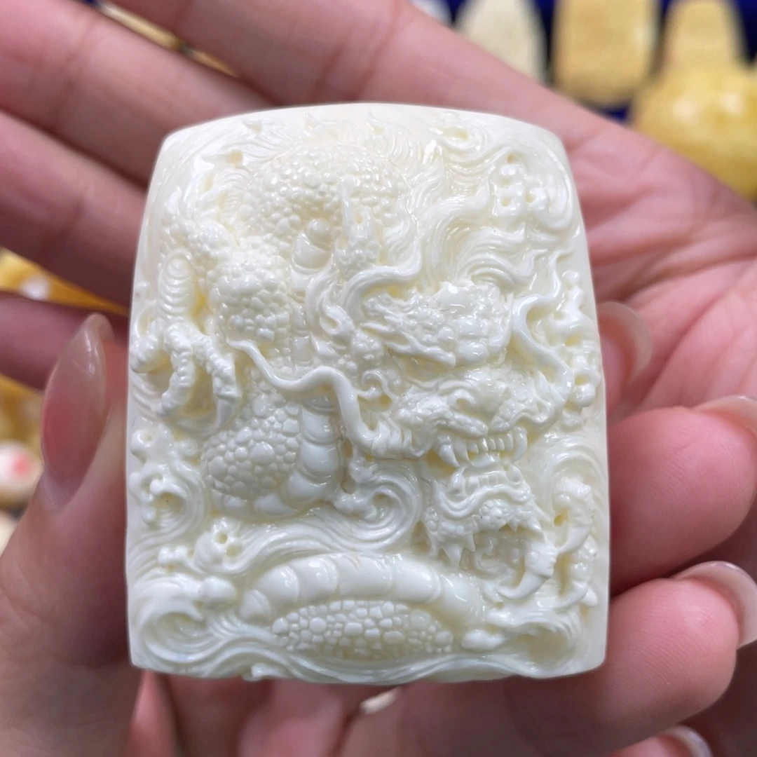 裸石蜜蜡未镶嵌琥珀蜜蜡雕刻件