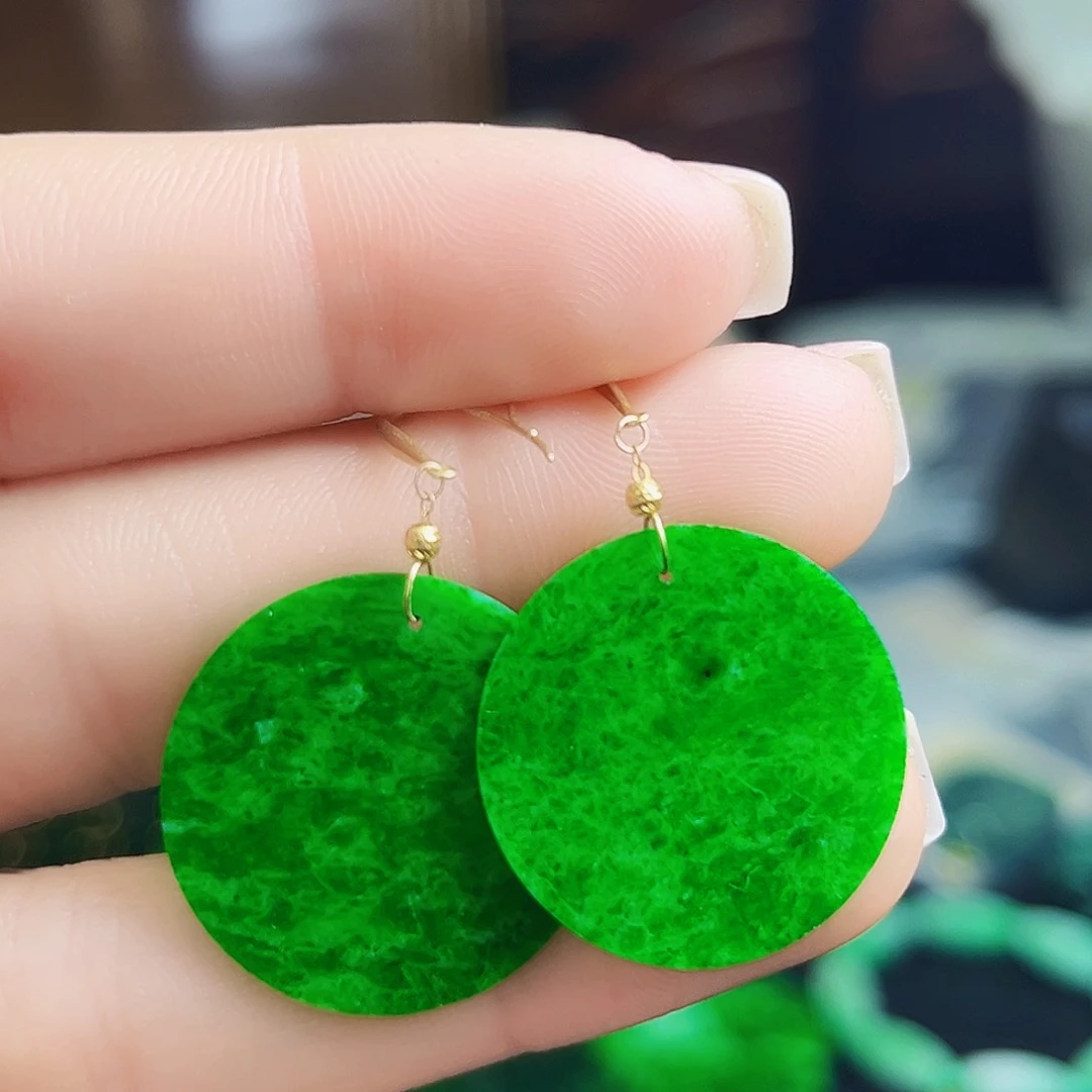 颈饰18K金镶嵌翡翠多样性