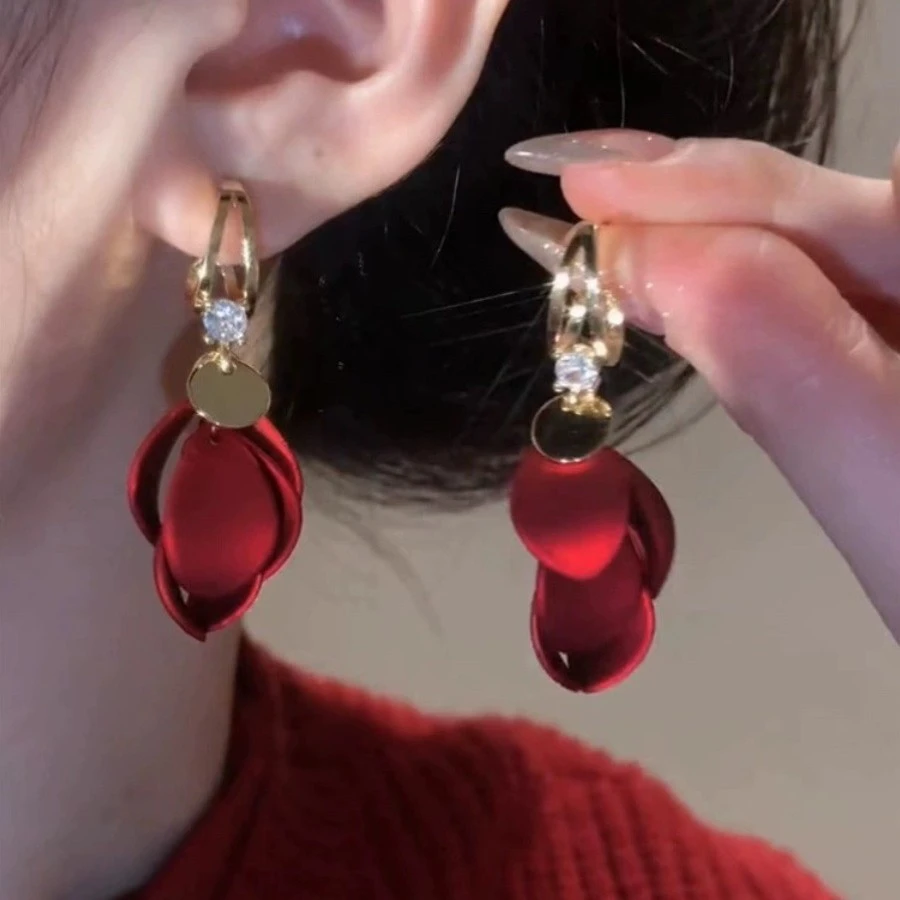 合金耳饰 小众气质红色磨砂花瓣耳环女轻奢高级感时尚超仙耳钉