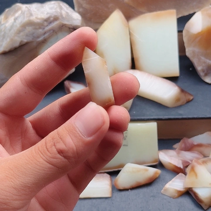 和田玉（糖玉）未镶嵌颈饰