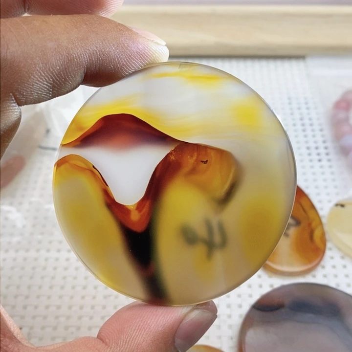 玛瑙/玉髓颈饰未镶嵌丫**?