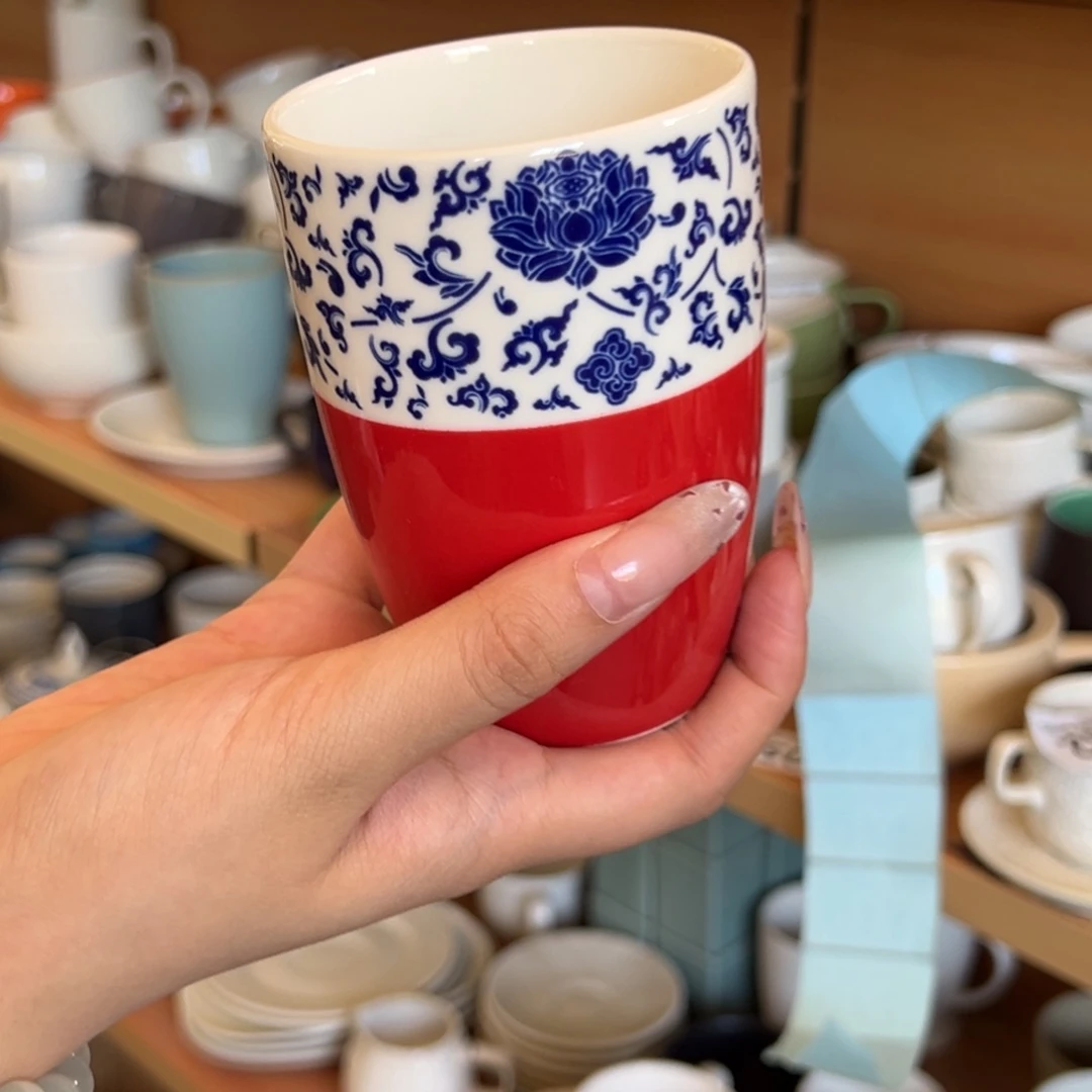 新骨瓷085微瑕青花红底手握杯