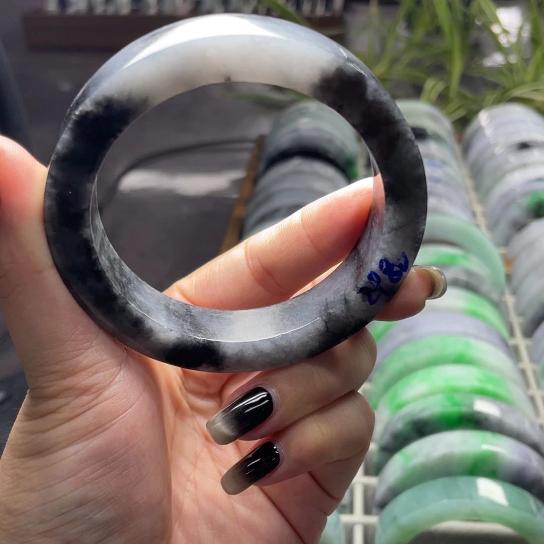 定制翡翠未镶嵌翡翠手镯