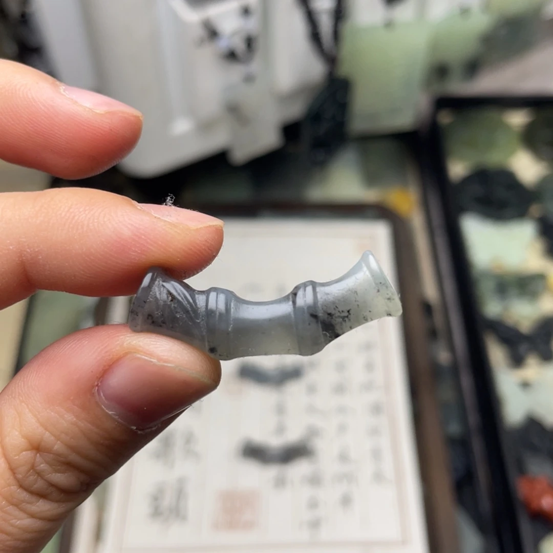 z***x岫玉未镶嵌颈饰竹节