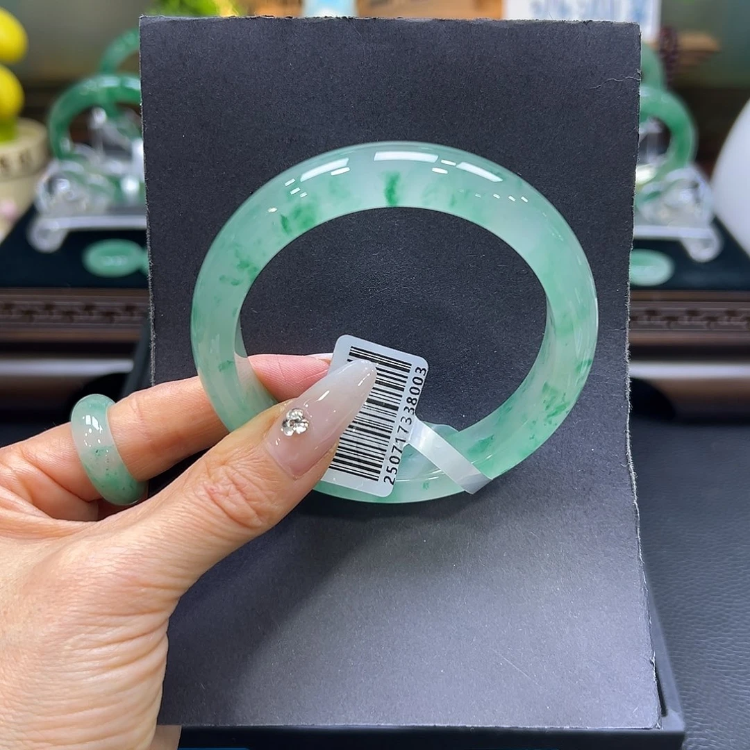 n***d石英质玉（非洲翠）未镶嵌手镯60-61