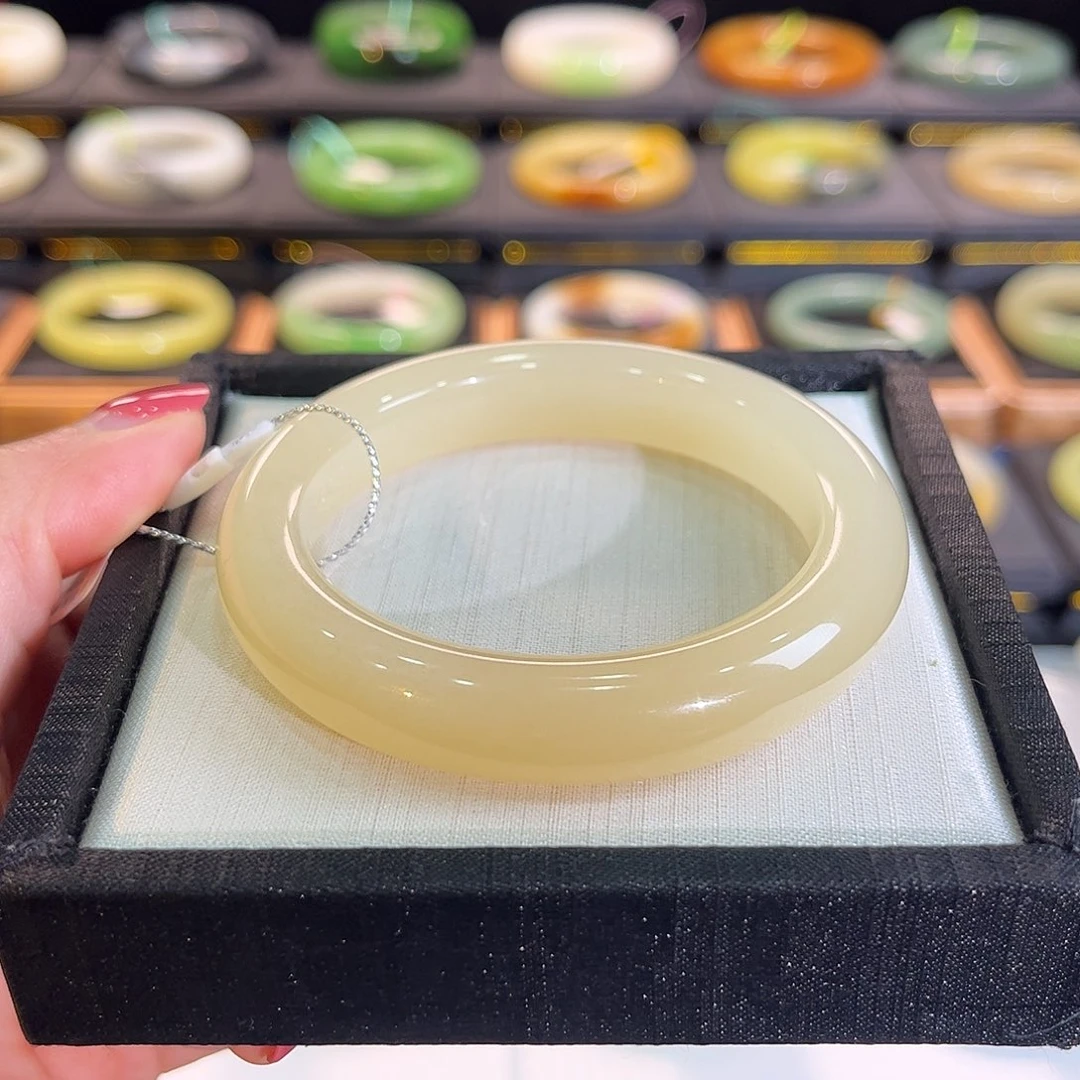 和田玉未镶嵌手镯  蜂蜜水