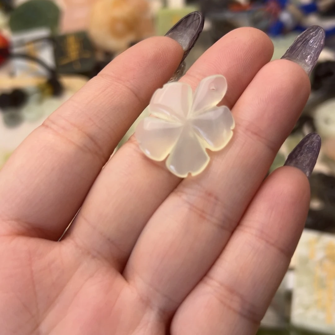 蛇纹石玉颈饰合金