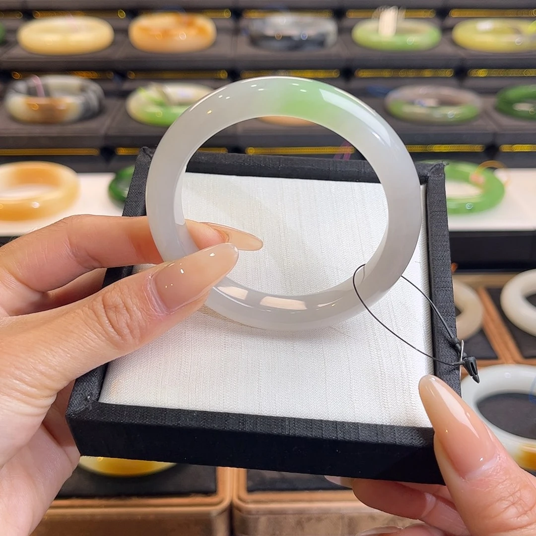 和田玉未镶嵌手镯53 54